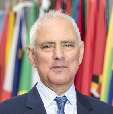 Giáo sư Sayed Azam-Ali