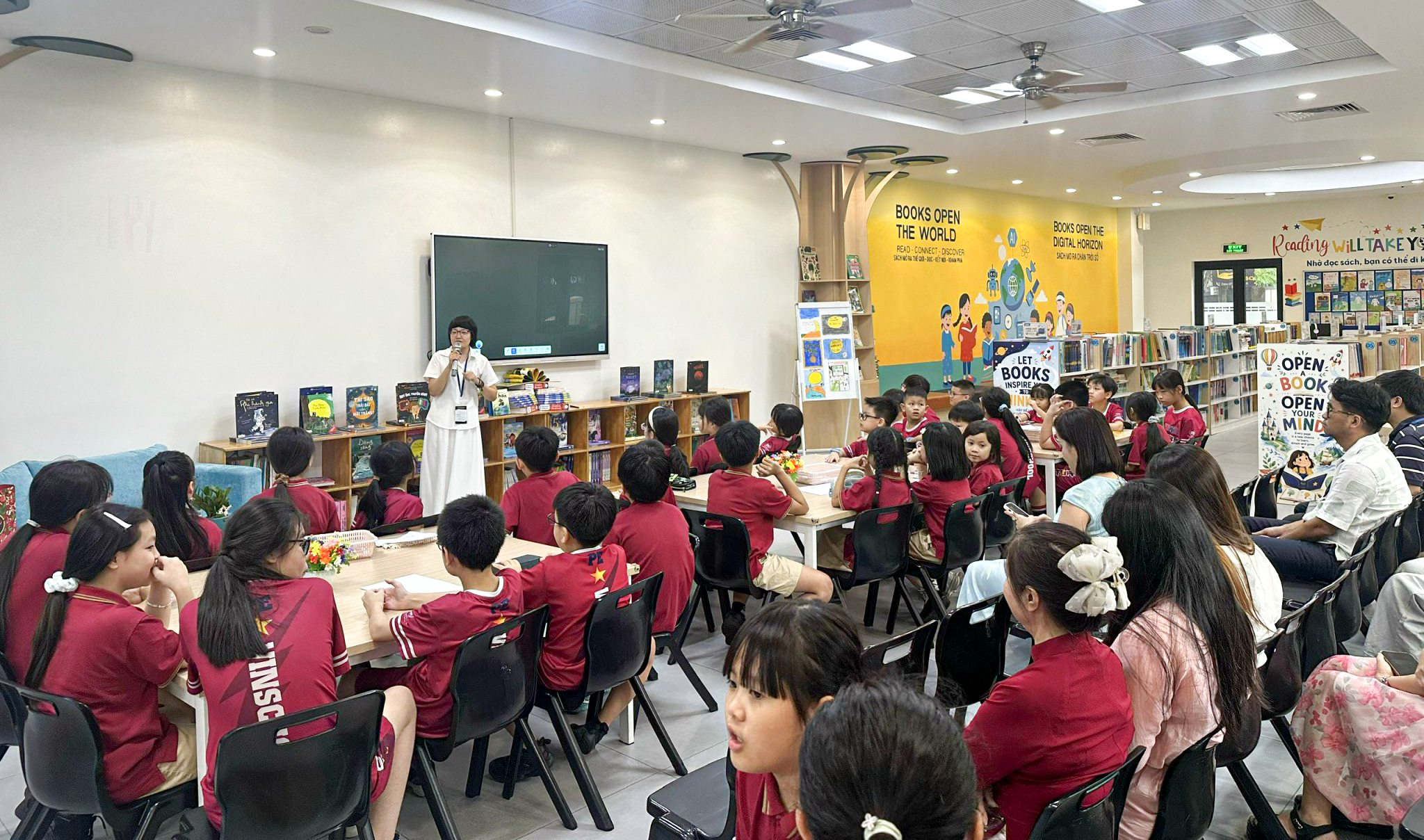 Workshop “Từ trang sách đến ý tưởng”: Khơi mở tư duy sáng tạo từ những trang sách tranh